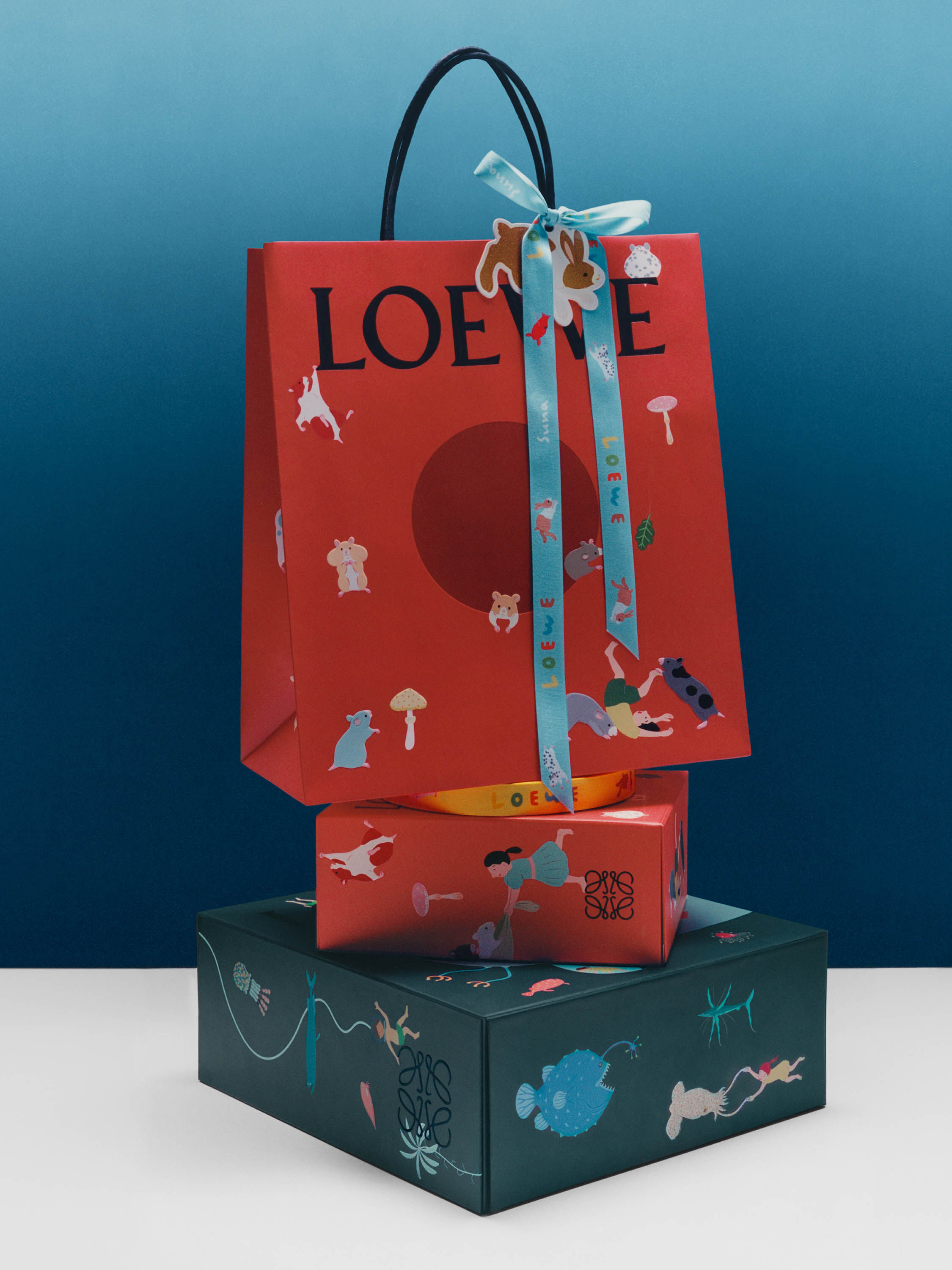 Seasonal shopping services · LOEWE gifts